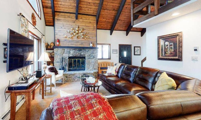 Columbine Lake House | 239 m² House ∙ 3 bedrooms ∙ 12 guests