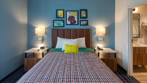 Centennial Hotel | 24 m² Hotel ∙ 3 guests