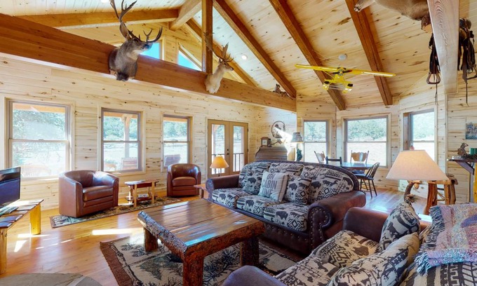 South Fork Cabin | 260 m² Cabin ∙ 5 bedrooms ∙ 17 guests