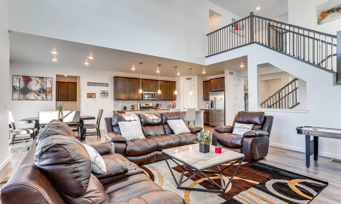 Commerce City House | 260 m² House ∙ 5 bedrooms ∙ 11 guests