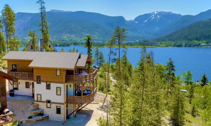 Grand Lake Cabin | 269 m² Cabin ∙ 4 bedrooms ∙ 9 guests