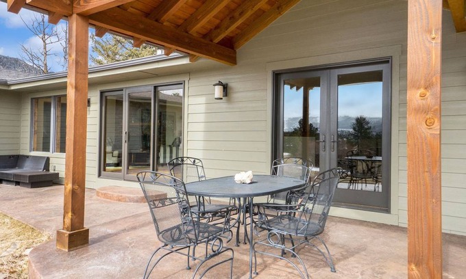 Estes Park House | 272 m² House ∙ 3 bedrooms ∙ 8 guests