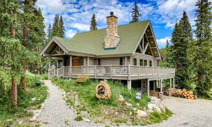 Valley of the Sun Cabin | 273 m² Cabin ∙ 4 bedrooms ∙ 8 guests