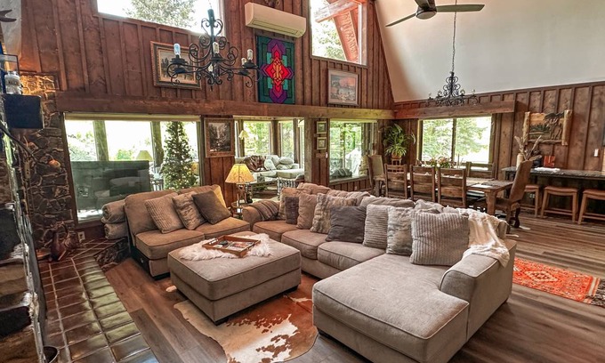 Rio Vista Estates Cabin | 276 m² Cabin ∙ 3 bedrooms ∙ 10 guests