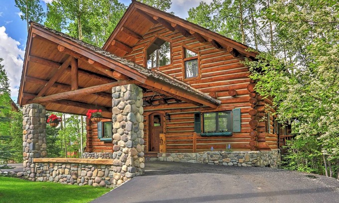 Mountain Village House | 278 m² House ∙ 4 bedrooms ∙ 8 guests