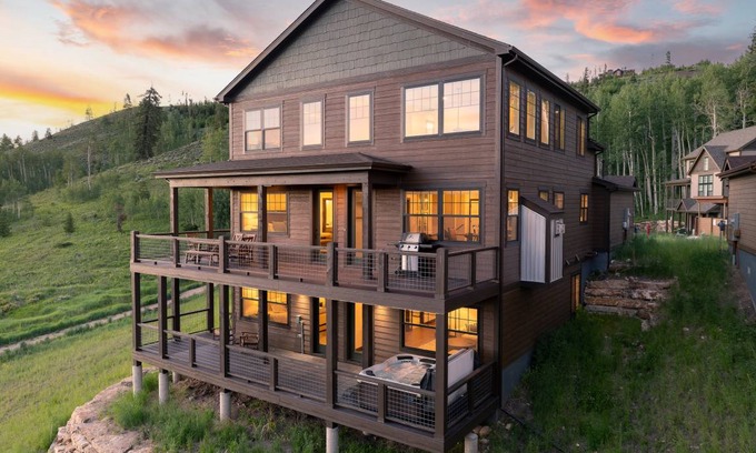 Rendezvous House | 279 m² House ∙ 5 bedrooms ∙ 12 guests