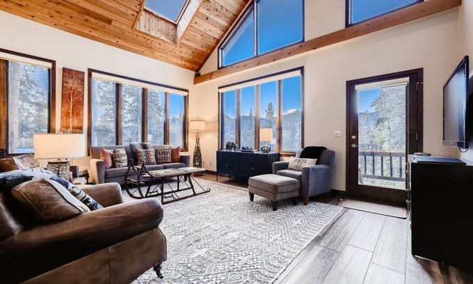Forest Hills House | 288 m² House ∙ 3 bedrooms ∙ 8 guests