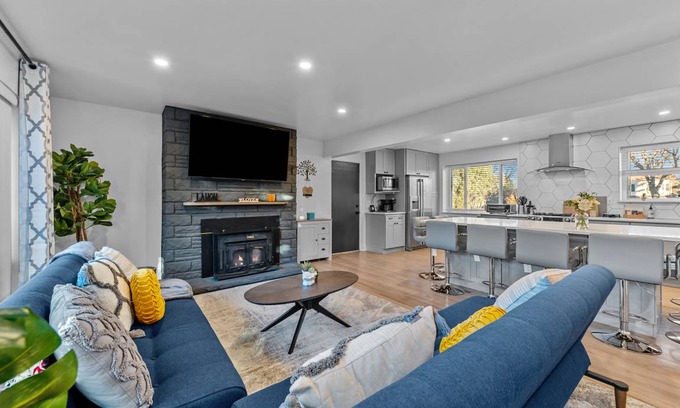 Mid-Lakewood House | 290 m² House ∙ 7 bedrooms ∙ 16 guests