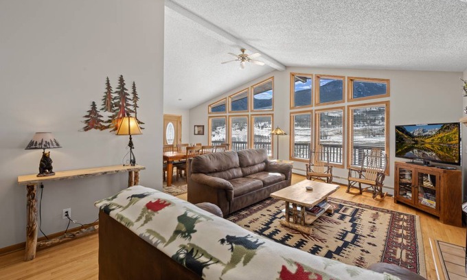 Estes Park House | 295 m² House ∙ 4 bedrooms ∙ 8 guests
