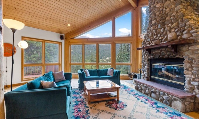 Alma House | 3 BDR Secluded Retreat; Stunning Mountain Views!