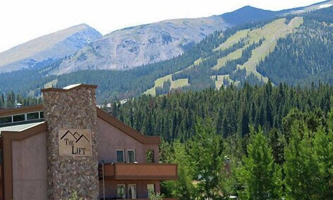 Warrior's Mark Condo | 3 Bedroom, Near Ski-in/walk-out Peak 9 Village Base w/Panoramic View by Main Stn