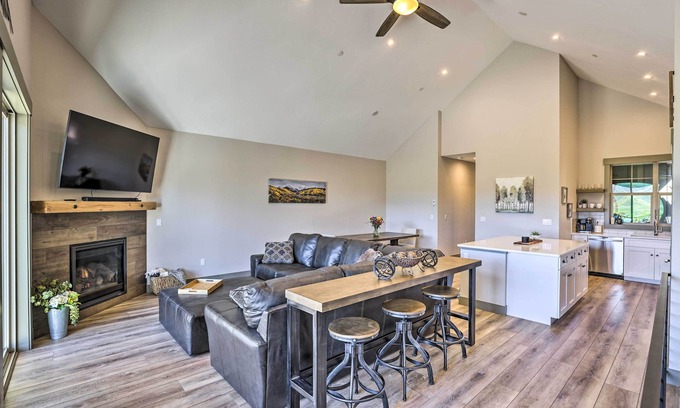 Grand Elk Ranch House | 3 Mi to Granby Ranch: Townhome w/Balcony & Views