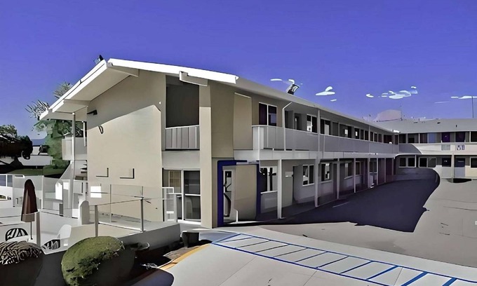 West Colorado Springs Hotel | 300 m² Hotel ∙ 127 guests