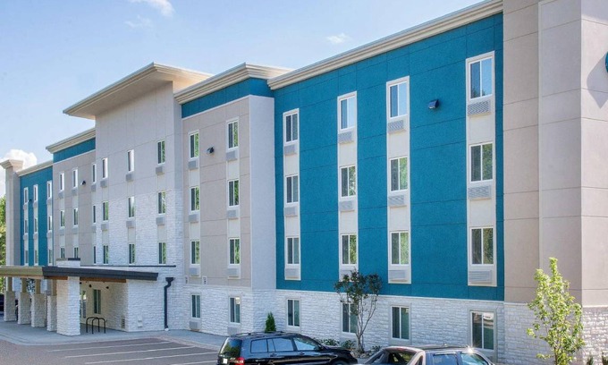 Centennial Hotel | 300 m² Hotel ∙ 127 guests