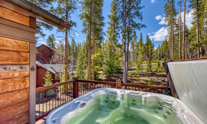 Warrior's Mark West House | 307 m² House ∙ 3 bedrooms ∙ 8 guests