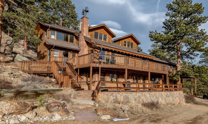 Estes Park House | 310 m² House ∙ 4 bedrooms ∙ 8 guests