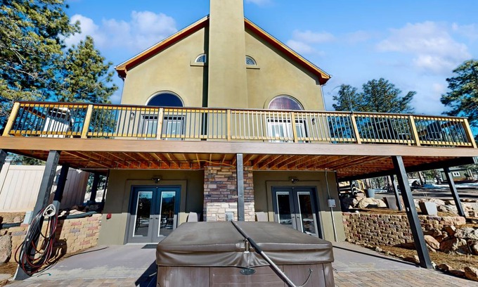 Florissant House | 315 m² House ∙ 3 bedrooms ∙ 10 guests