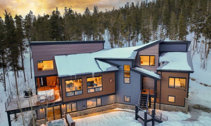 Baldy Mountain House | 315 m² House ∙ 4 bedrooms ∙ 10 guests
