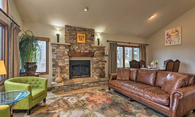 Genesse North Central House | 316 m² House ∙ 4 bedrooms ∙ 8 guests