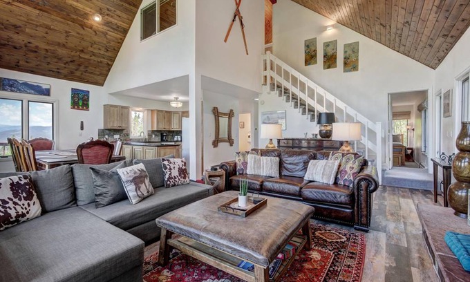 Breckenridge House | 316 m² House ∙ 4 bedrooms ∙ 10 guests