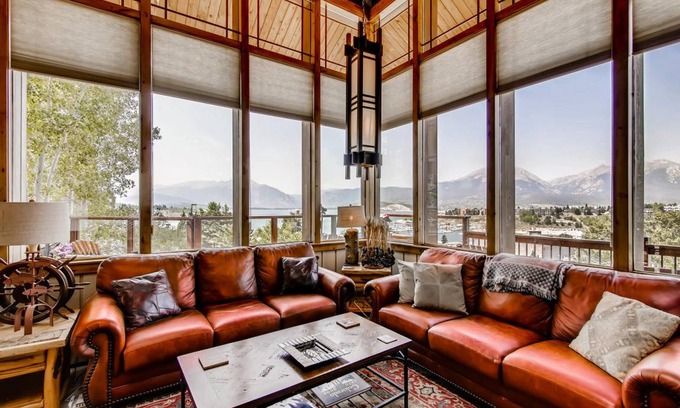 Dillon House | 316 m² House ∙ 5 bedrooms ∙ 10 guests