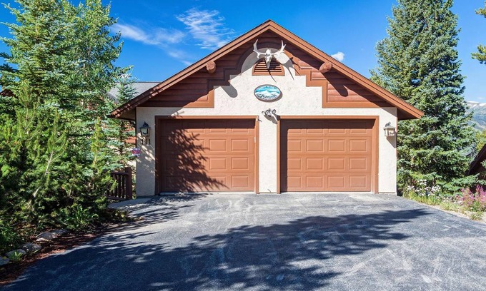 Baldy Mountain House | 318 m² House ∙ 4 bedrooms ∙ 10 guests