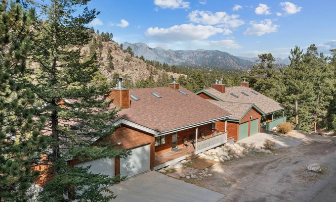 Aspen Brook House | 319 m² House ∙ 6 bedrooms ∙ 21 guests