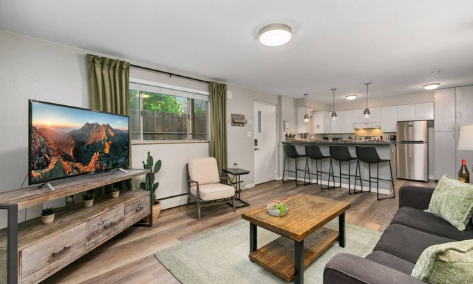 Old Town Condo | 320 m² Condo ∙ 7 bedrooms ∙ 16 guests