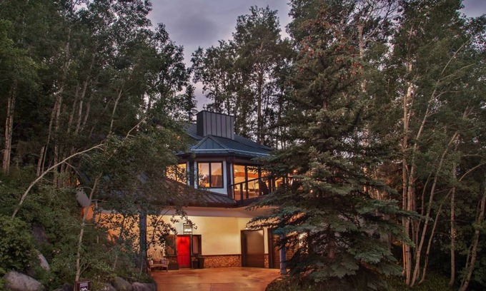 Highland Meadows House | 325 m² House ∙ 4 bedrooms ∙ 10 guests