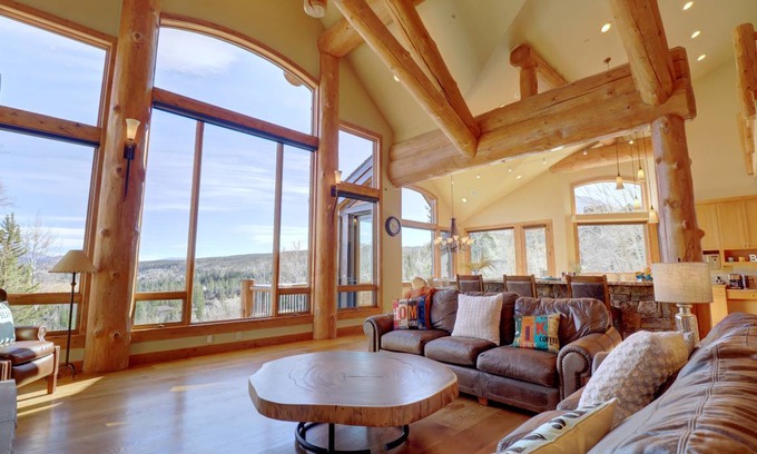 Three Peaks House | 325 m² House ∙ 5 bedrooms ∙ 12 guests