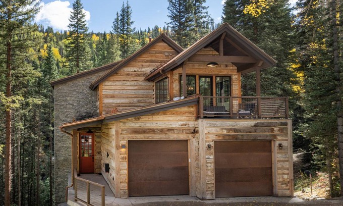 Mountain Village House | 333 m² House ∙ 4 bedrooms ∙ 9 guests