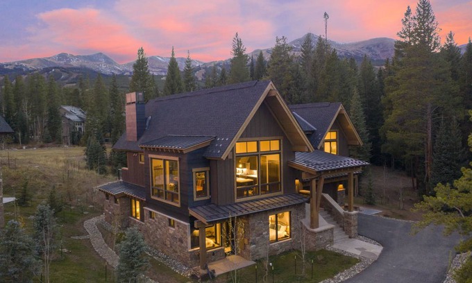Peak 8 House | 335 m² House ∙ 5 bedrooms ∙ 11 guests