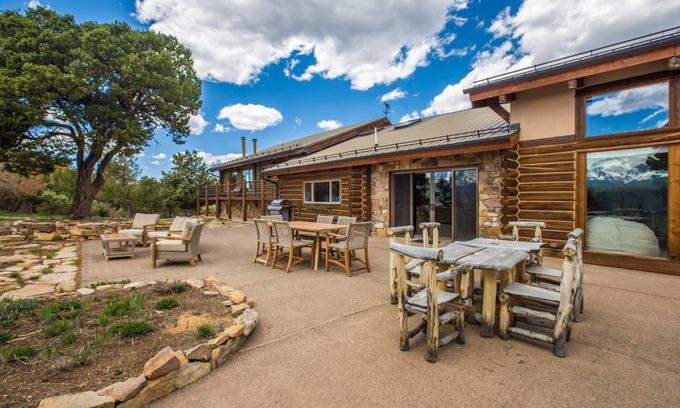 Loghill Village House | 341 m² House ∙ 3 bedrooms ∙ 8 guests