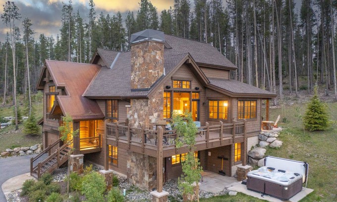 Corkscrew Flats House | 348 m² House ∙ 5 bedrooms ∙ 14 guests