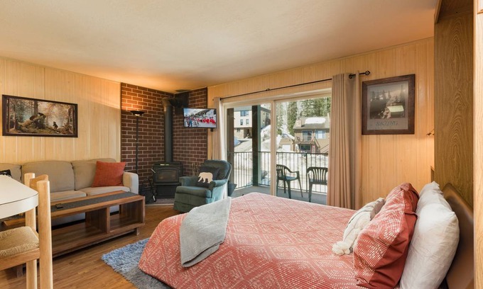 Purgatory Condo | 35 m² Condo ∙ 3 guests