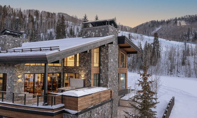 Golden Peak Condo | 372 m² Condo ∙ 5 bedrooms ∙ 20 guests