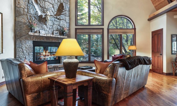 Highland Meadows House | 372 m² House ∙ 5 bedrooms ∙ 12 guests