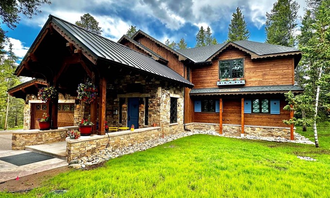 Peak 8 House | 379 m² House ∙ 5 bedrooms ∙ 14 guests