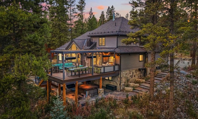Lakeshore House | 387 m² House ∙ 5 bedrooms ∙ 12 guests