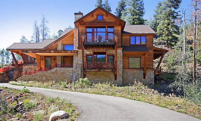 Keystone Other | 393 m² Luxury rental ∙ 5 bedrooms ∙ 14 guests