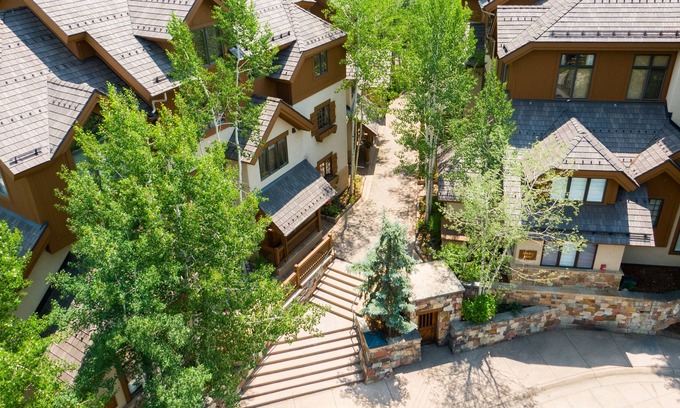 Edwards House | 3BR Arrowhead Townhome steps away from Arrowhead Ski Access