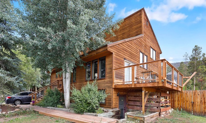 Summit Cove House | 4 BDR Getaway Near Golf Course w/ Mountain Views!