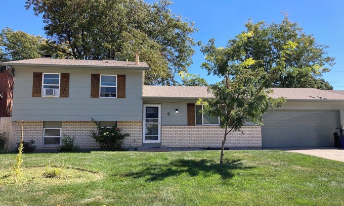 Pueblo House | 4-bedroom house in wonderful Pueblo with AC, fitness room