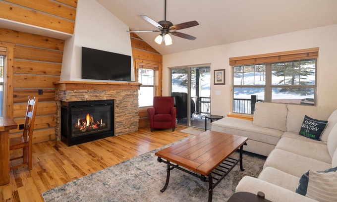 Rendezvous House | 40 Reunion Ct w/private hot tub