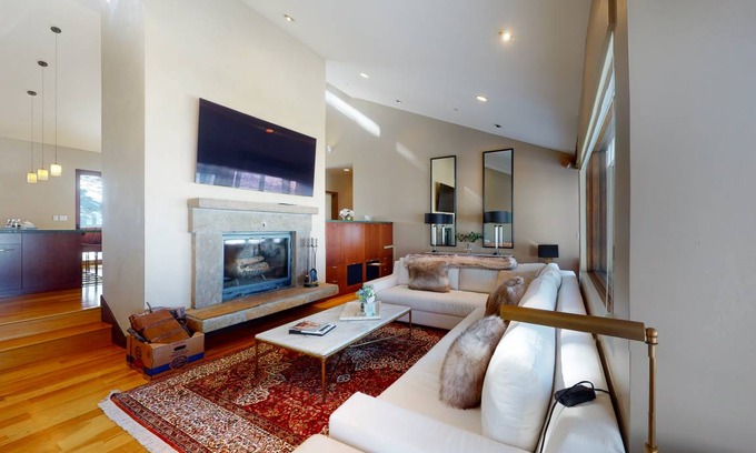 Edwards House | 411 m² House ∙ 4 bedrooms ∙ 8 guests