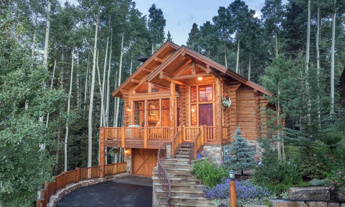 Mountain Village House | 418 m² House ∙ 4 bedrooms ∙ 8 guests