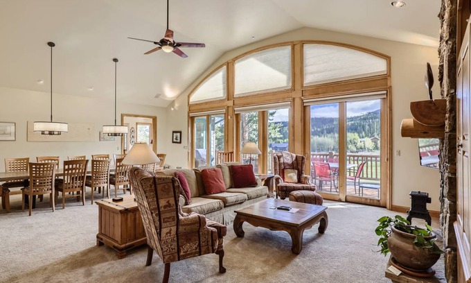 Three Peaks House | 418 m² House ∙ 4 bedrooms ∙ 10 guests