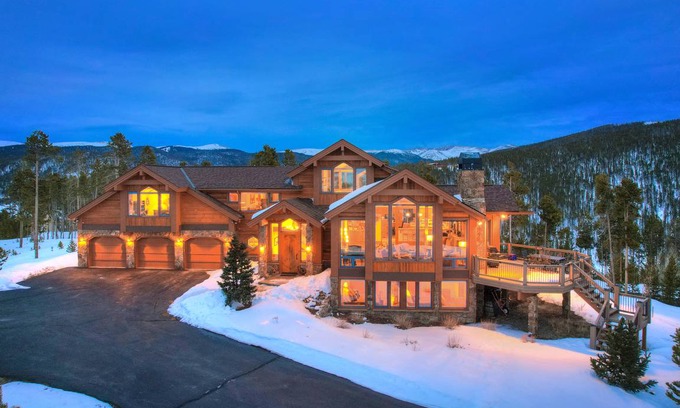 Breckenridge House | 424 m² House ∙ 5 bedrooms ∙ 10 guests