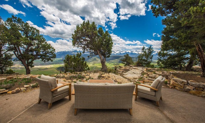 Loghill Village House | 434 m² House ∙ 6 bedrooms ∙ 12 guests