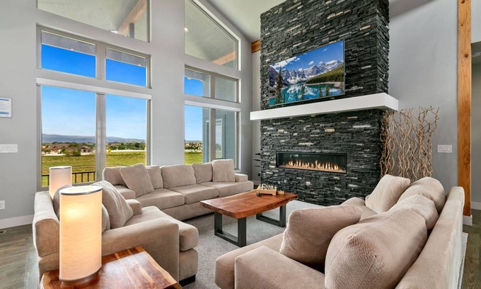 Galeton House | 446 m² House ∙ 4 bedrooms ∙ 10 guests